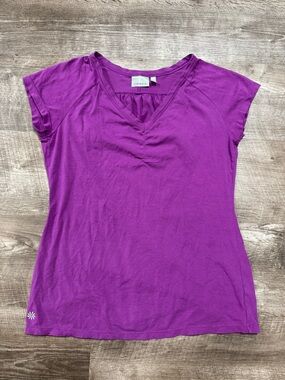 Athleta Short Sleeve V-Neck Shirt Size Medium